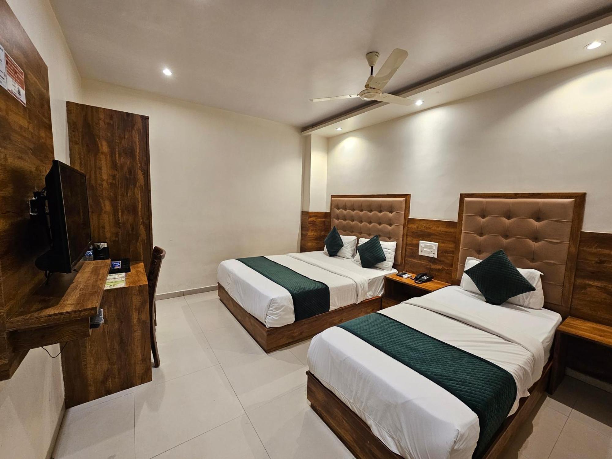 Hotel Bkc Garden - Near Us Embassy Bkc Bombaj Zewnętrze zdjęcie
